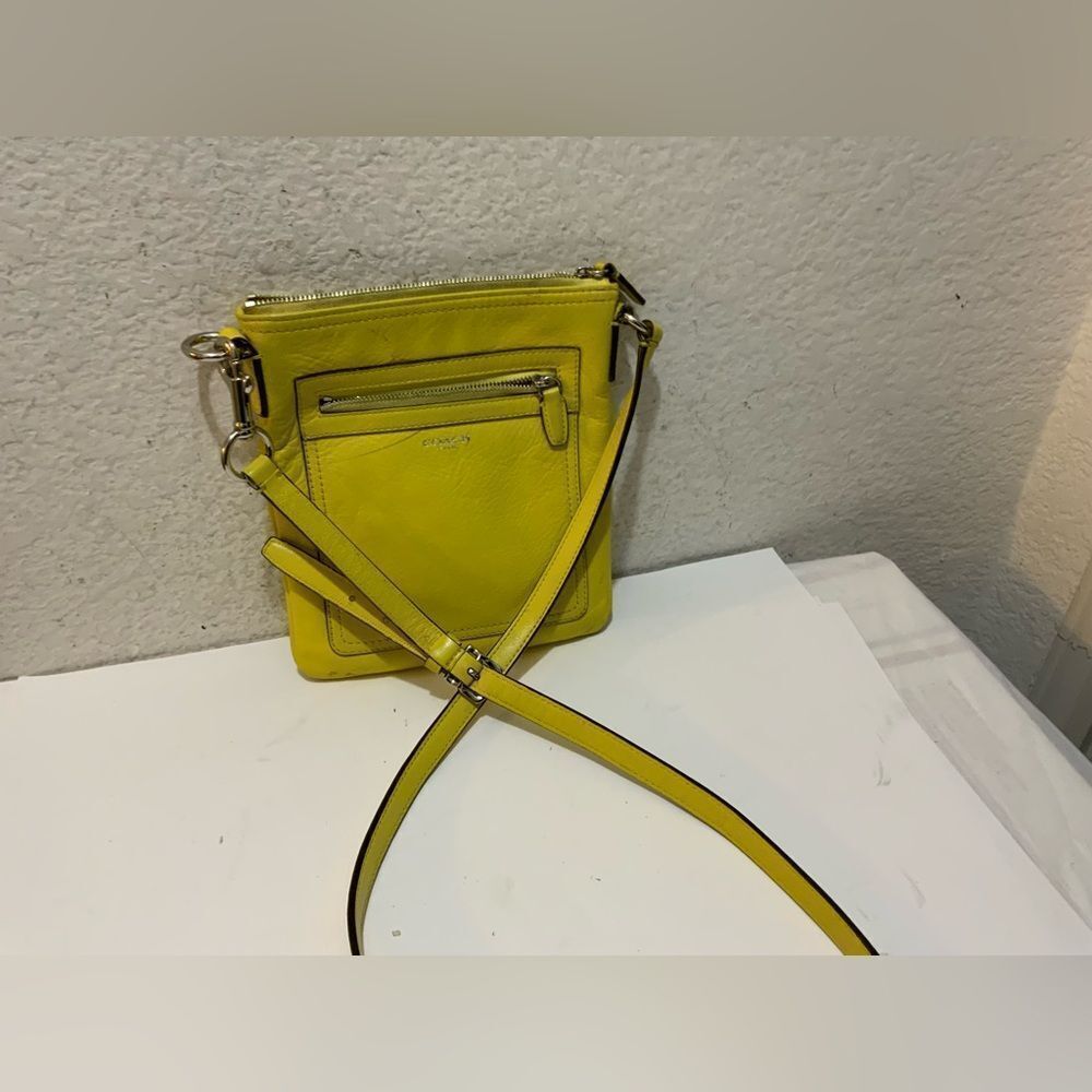 Coach Legacy Swingpack Handbag yellow Leather Sv/lemon crossbody